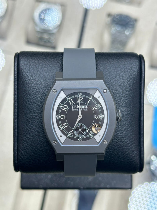 F.P JOURNE ÉLÉGANTE 48 MM TITALYT®️ - Ref. ELHT CALIBRE 1210`
Titanium Flat Tortue®️ Case With Titalyt®️ Treatment
Dimensions: 48 x 40 mm
Overall Height: 7.95 mm
Dial: Iuminescent Black Centre With Outer Dial New 2025 Full Set