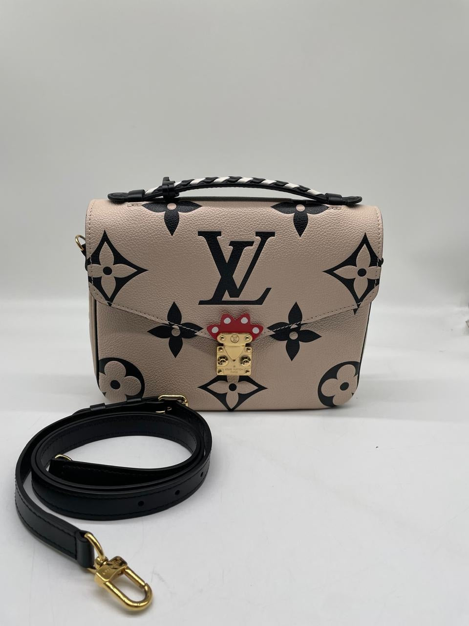 Louis Vuitton LV Crafty Monogram Empreinte Pochette Metis Handbag Black And Beige M45384
With Dust Bag