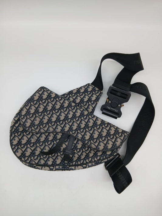 Dior Saddle Bag Beige and Black Dior Oblique Jacquard
No Inclusions