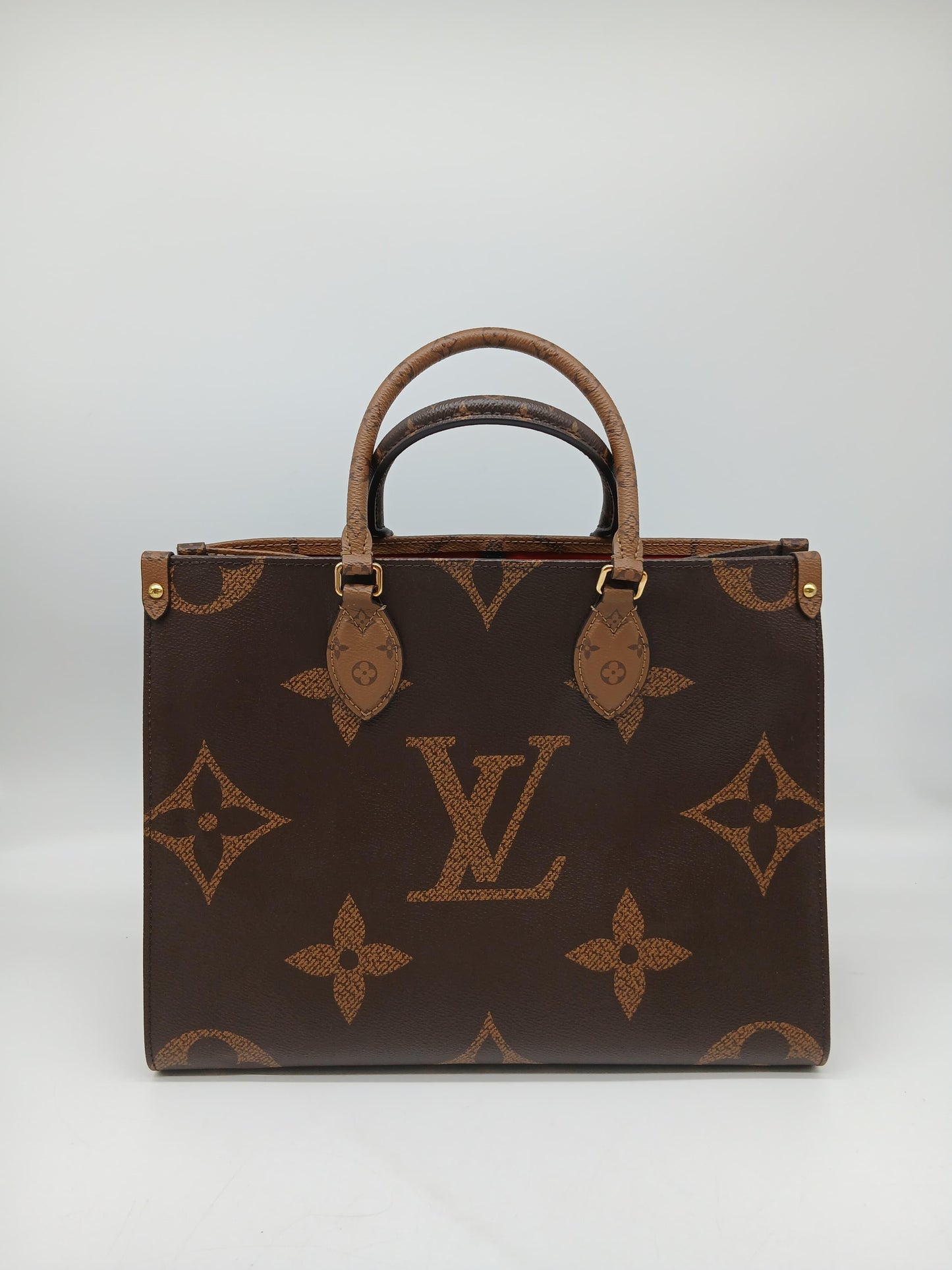LV OnTheGo MM Tote bag Monogram
In Pristine Condition
Inclusions: Dustbag