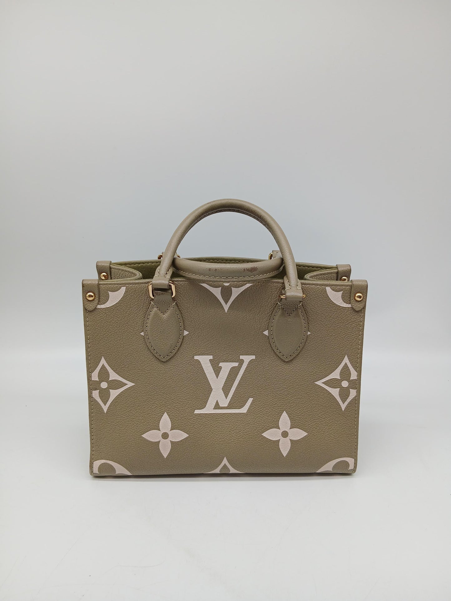 LV OntheGo PM Khaki BiColor tote bag
In Very Good Condition
Inclusions: Dustbag