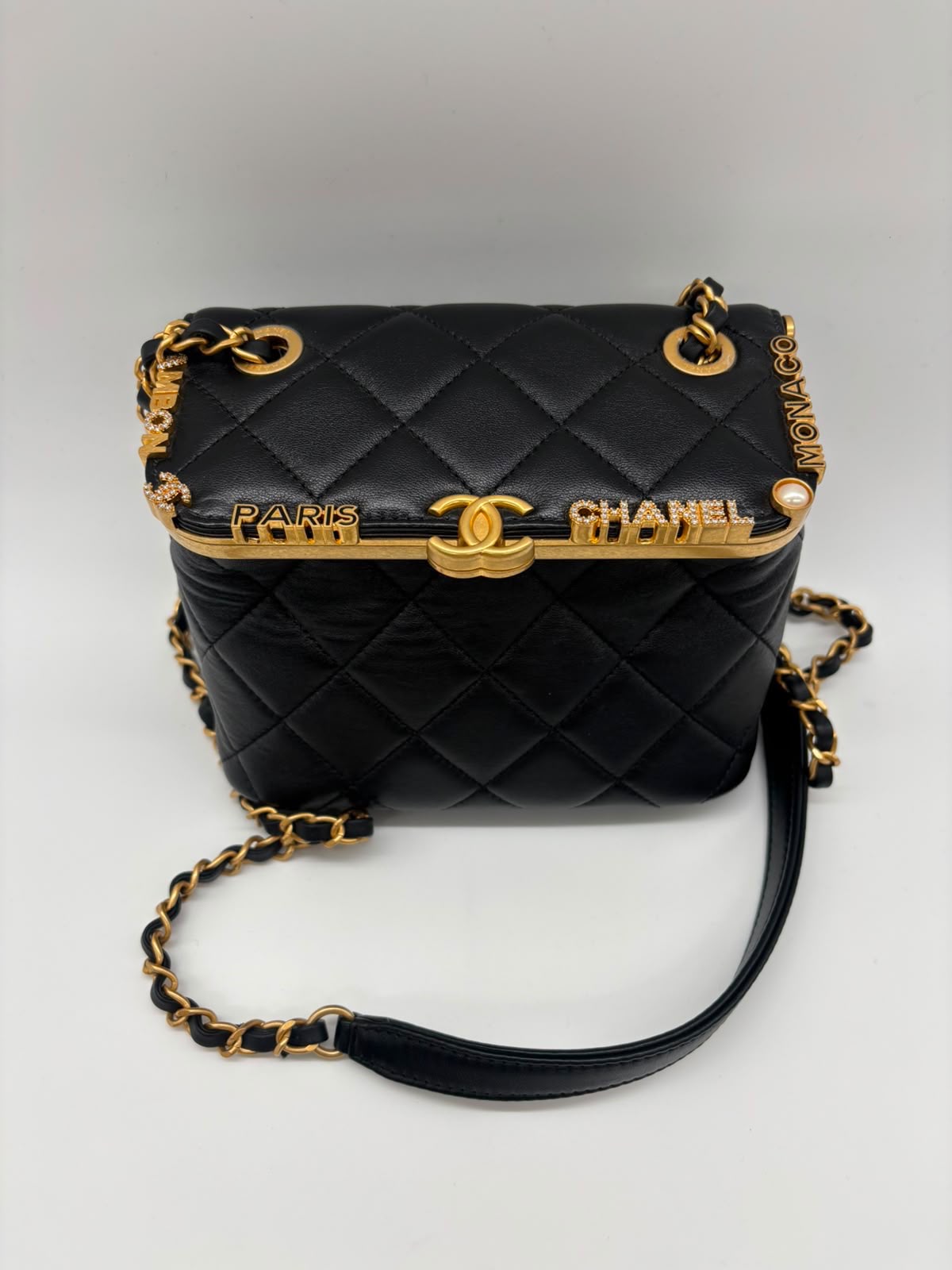 Chanel Logo Letter Shoulder Bag
Microchipped In Pristine Condition 
Inclusions: Dustbag