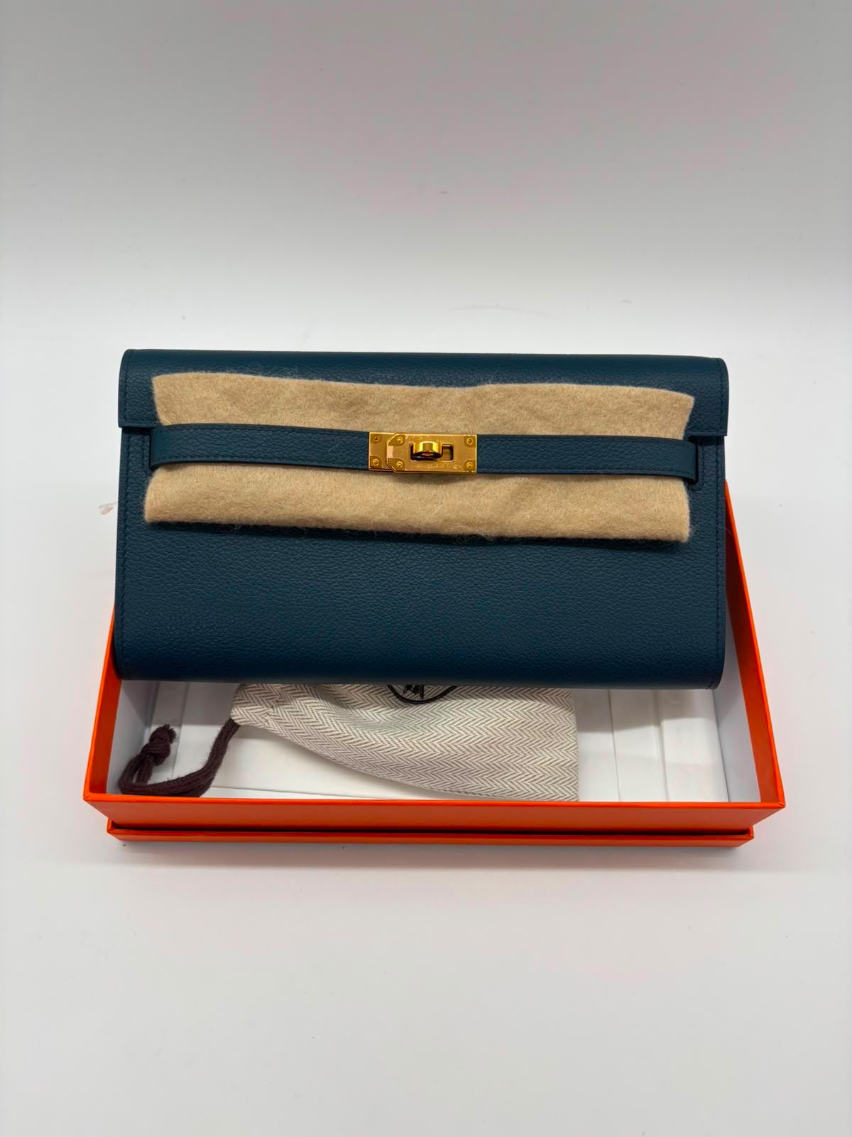 Hermès Kelly To Go Evercolor Bleu De Prusse GHW
Stamp W 2024 Year Unused
Comes In Full Set With Store Receipt