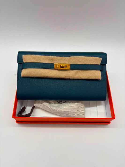 Hermès Kelly To Go Evercolor Bleu De Prusse GHW
Stamp W 2024 Year Unused
Comes In Full Set With Store Receipt