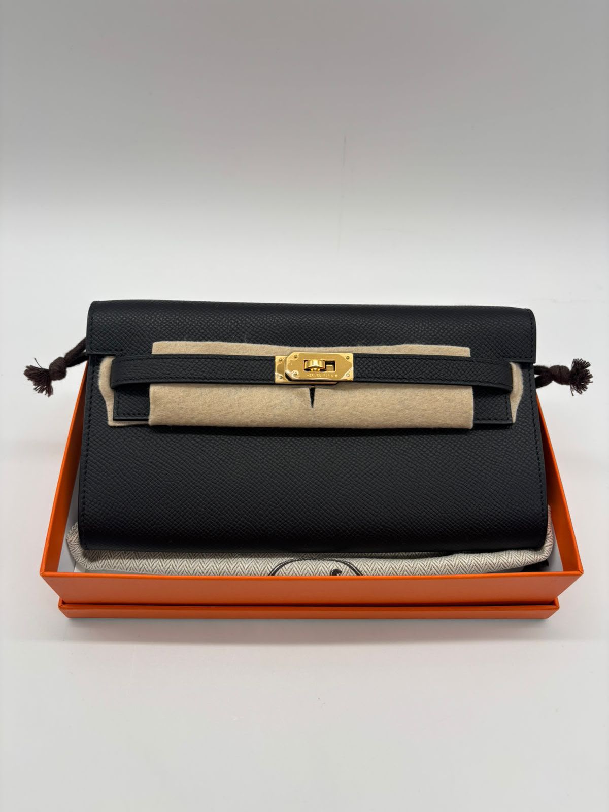 Hermès Kelly Classique To Go Wallet In Black Epsom Gold HW
Stamp K 2025 Unused
Comes In Full Set With Store Receipt