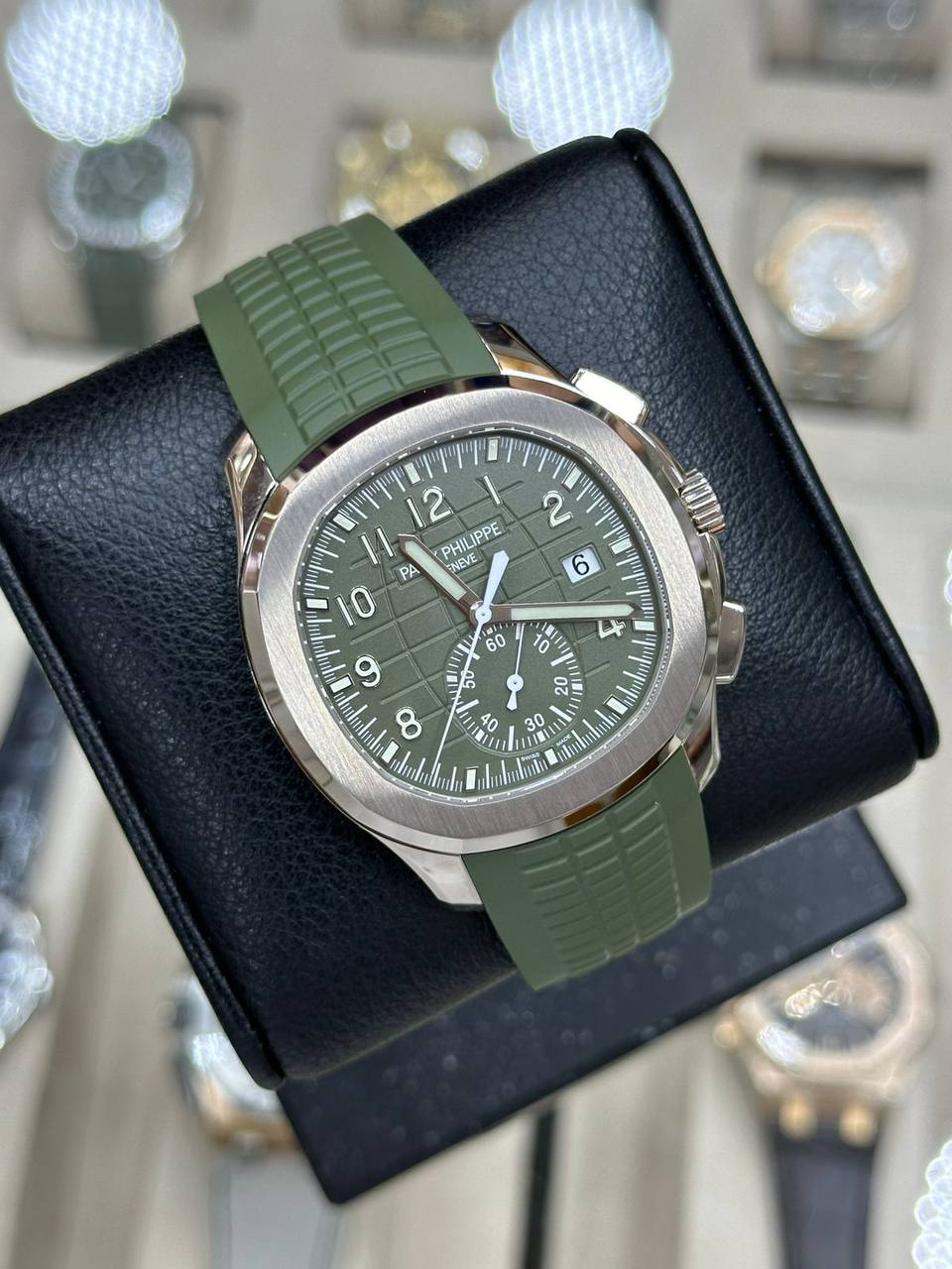 Patek Philippe 
5968G-010
Aquanaut Chronograph 
Dial : Khaki Green
Case Size: White Gold 42.2mm
Years: 2025 New Full Set