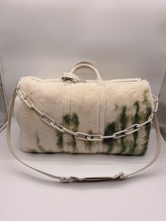 Louis Vuitton Keepall Bandouliere 55 White Mink Fur Bag
Very Good Condition
Comes With: Dust Bag, Store Receipt, lock And key