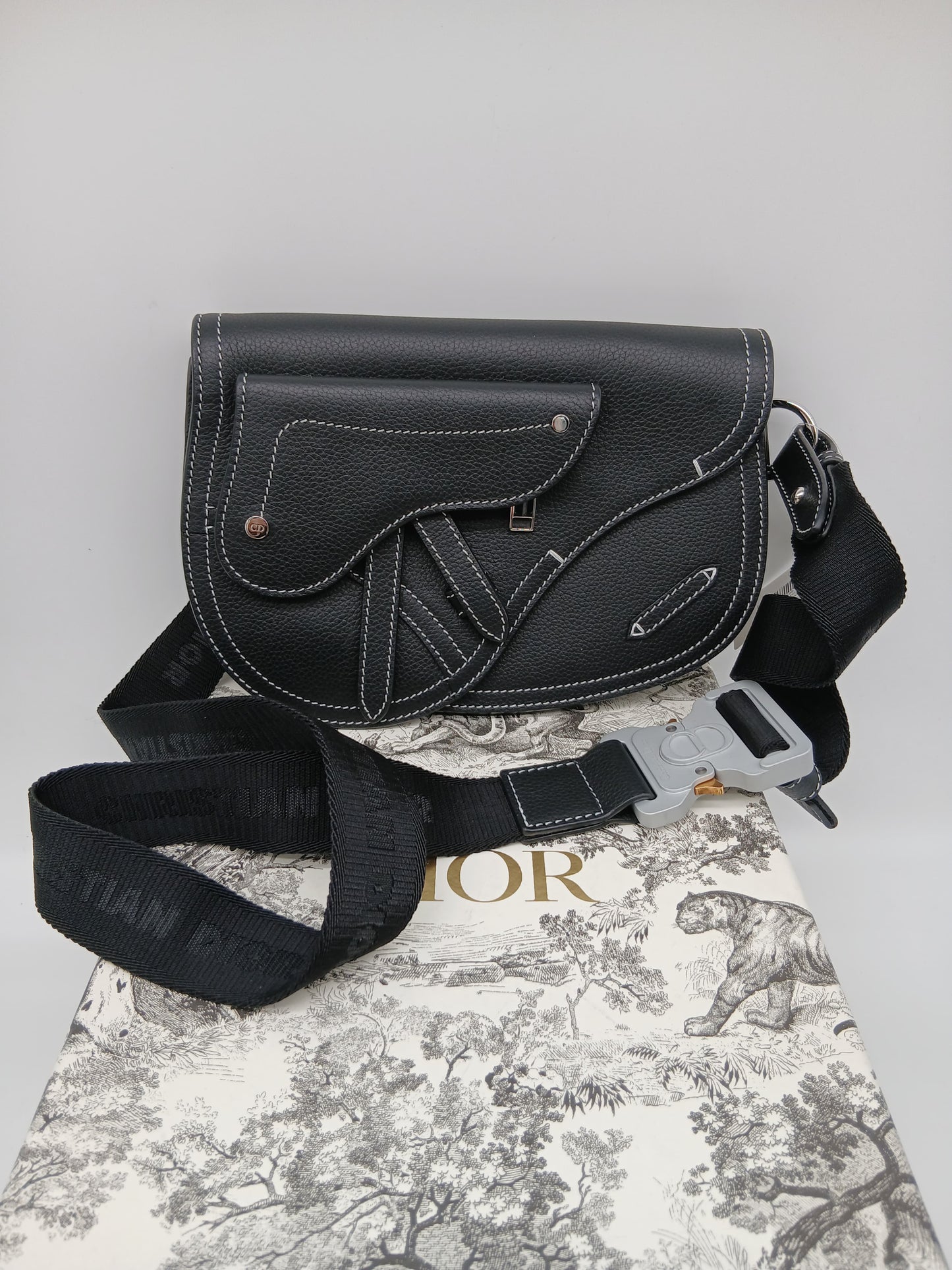 Dior Saddle Pouch Black Calfskin leathers 
Comes Box
