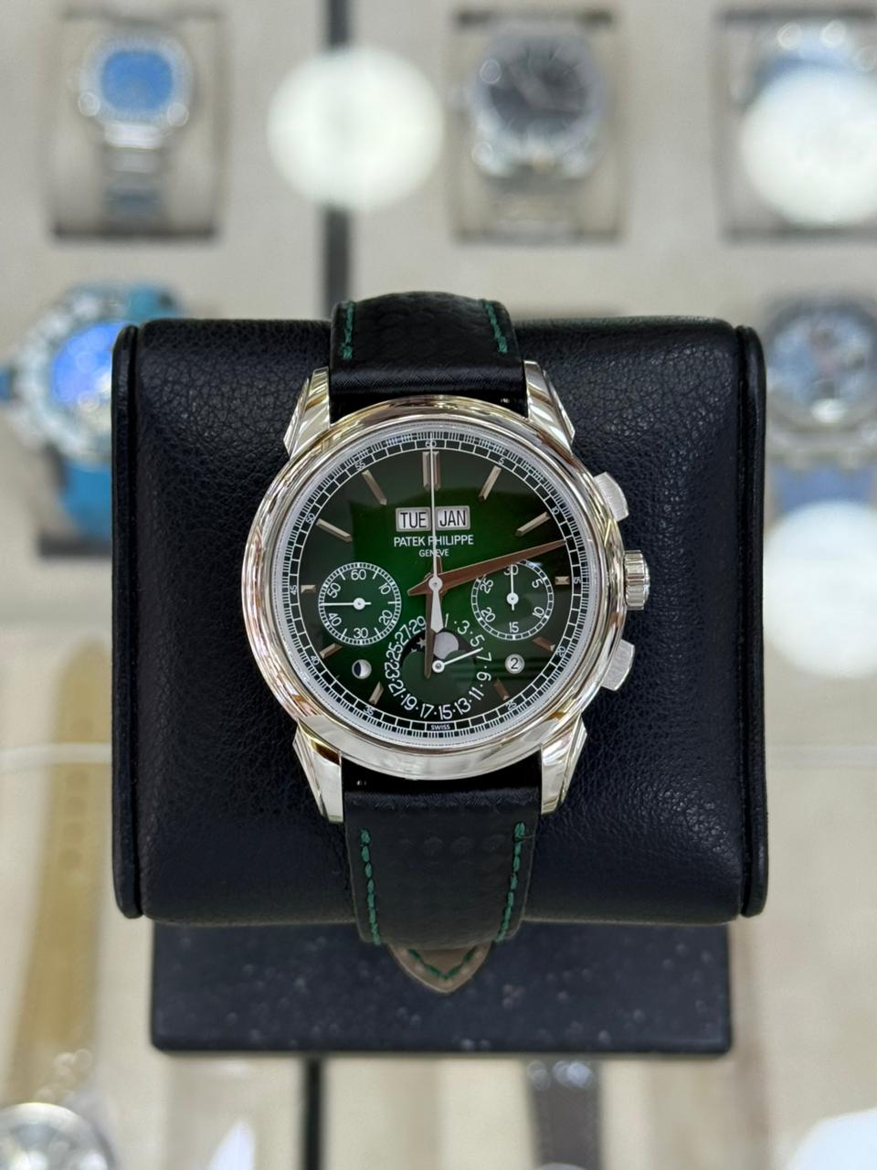 Patek Philippe 41mm Platinum Chronograph Perpetual Calendar Green Dial Brand New Full Set 2026 Year
Ref: 5270P-014