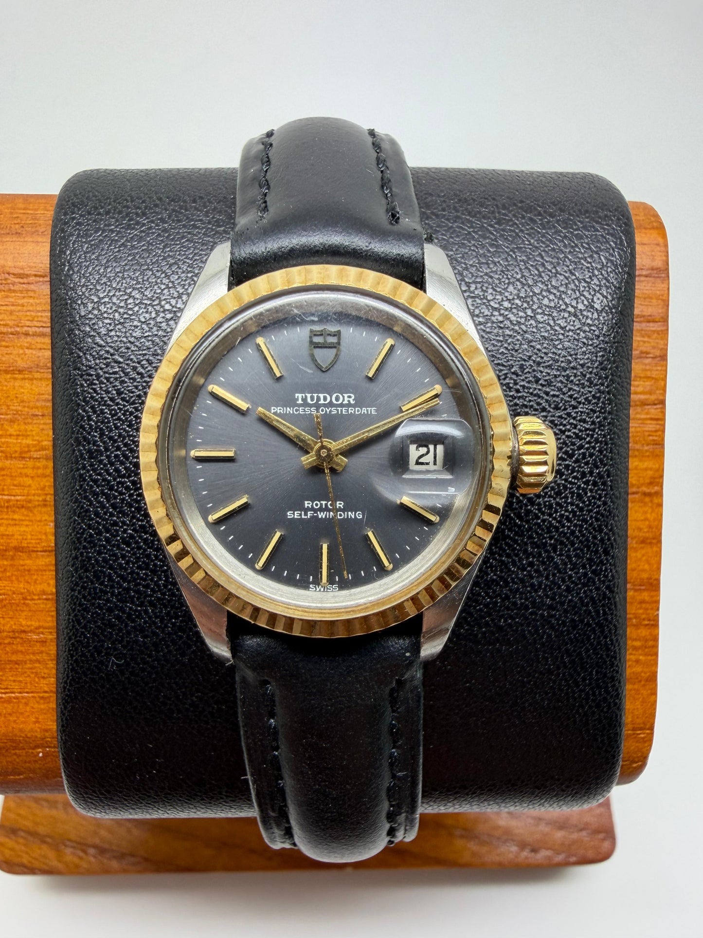 Tudor Prince Oysterdate 22mm Gold Bezel 92413 No Box No Paper Used