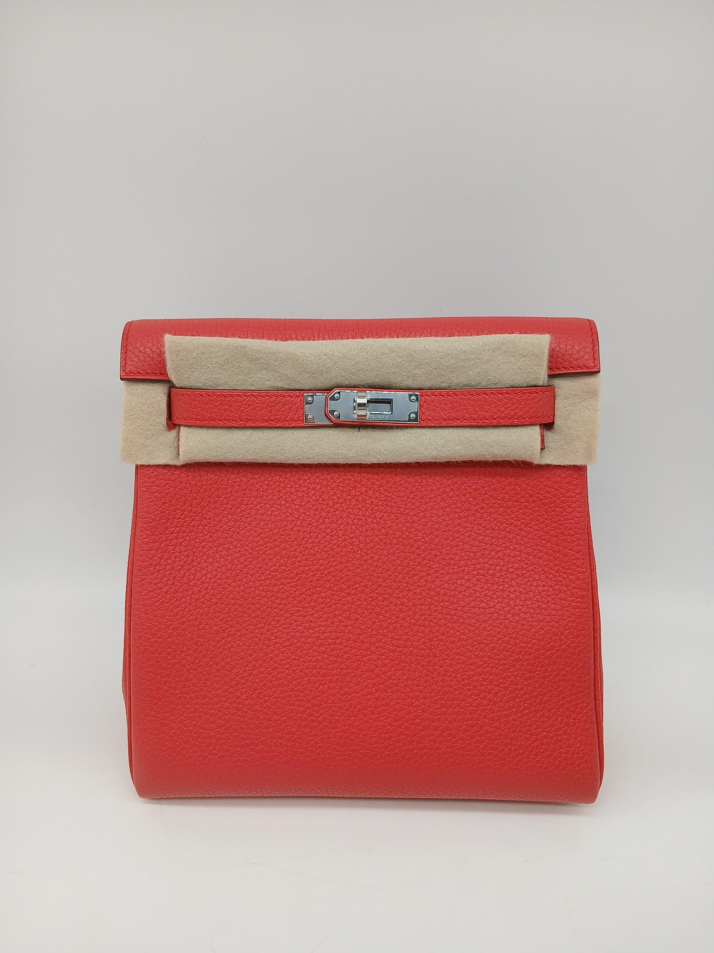 Hermés Kelly Ado Backpack Rose Azalee PM size 
Stamp Y (2020)
Inclusions: dustbag, Box, Legitgrails Certificat
(No Lock and Key)