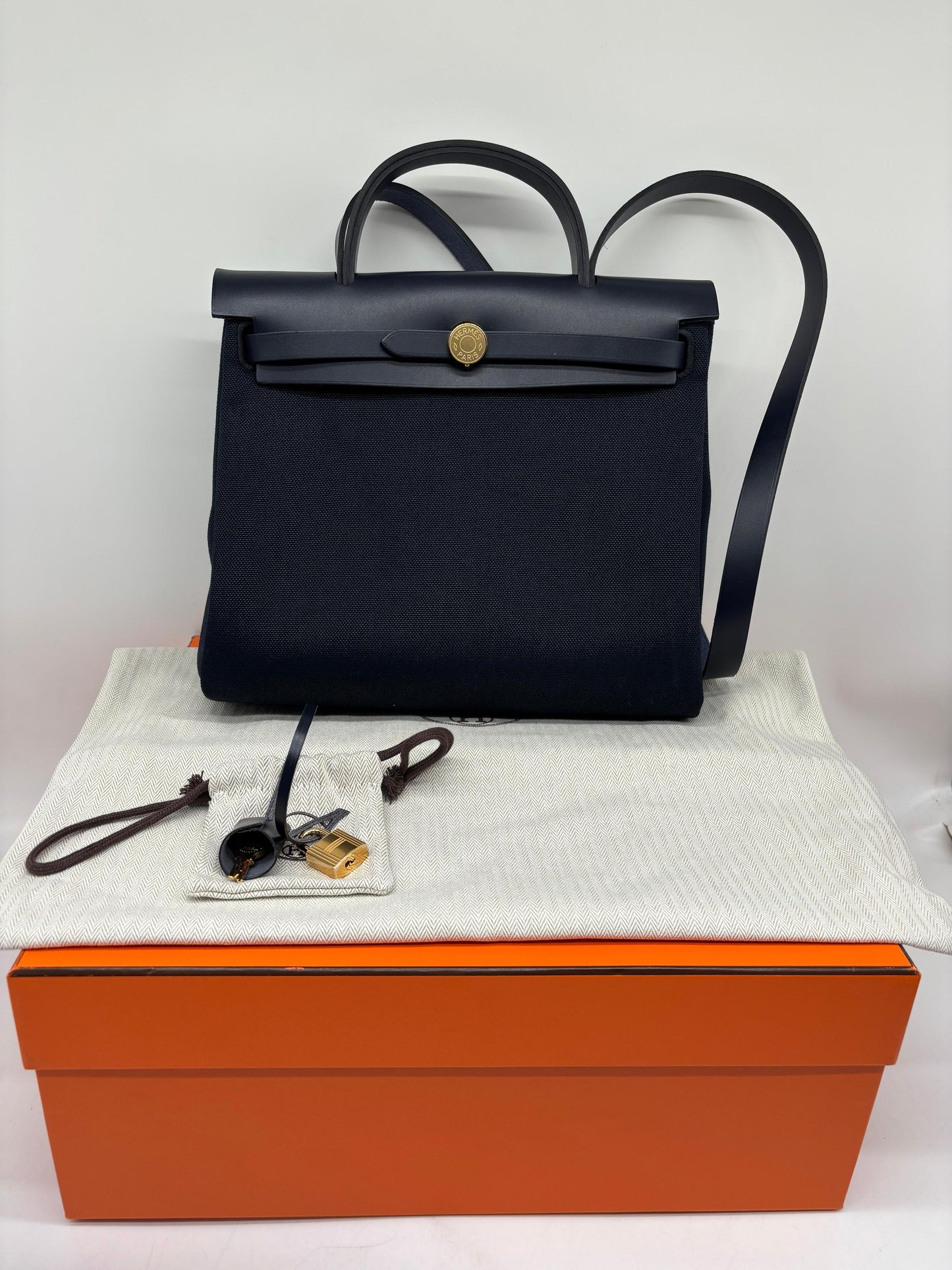 Hermès Herbag Zip 31 Navy Blue
Stamp K 2025
Comes In Full Set With Store Receipt