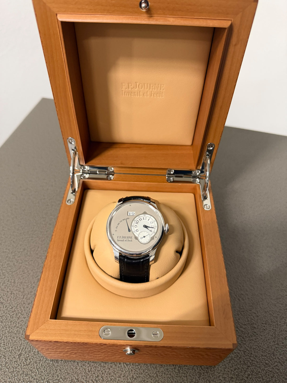 FP Journe Octa De Marche Brass Movement 950PT Platinum Automatic 40mm Men’s 2025 Used Full Set